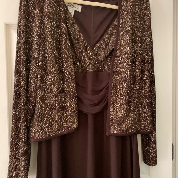 Beautiful sleeveless full length dress with long sleeve jacket. Never worn. - Picture 3 of 6